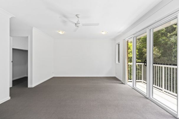 Fleshly painted with new carpet TOWNHOUSE WALKING DISTANCE TO HARBOUR TOWN - Photo 1