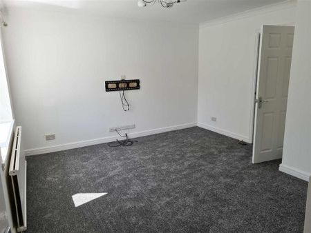 3 bedroom house to rent - Photo 2