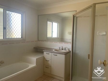 Spacious 2 bedroom townhouse for Rent - Photo 2