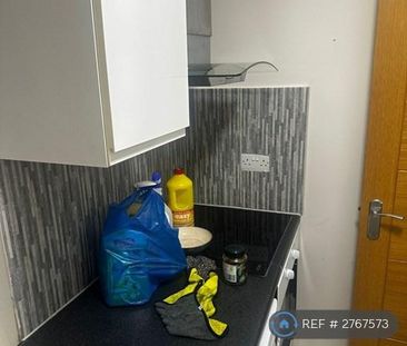 4 bedroom semi-detached house to rent - Photo 5