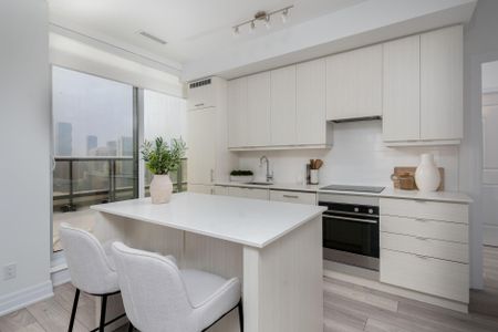 For Lease - 36 Elm Drive Unit# 2708, Mississauga, Ontario - Photo 5