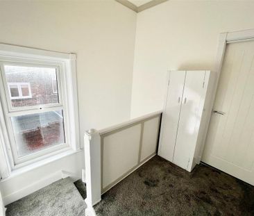 3 bedroom flat to rent - Photo 3