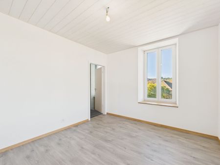 Appartement lumineux et entièrement rénové avec cheminée de 4.5 pièces à Châtillens (Oron) charme, confort et modernité au cSur de la campagne vaudoise - Photo 3