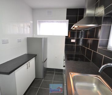 2 bedroom end of terrace house to rent - Photo 2