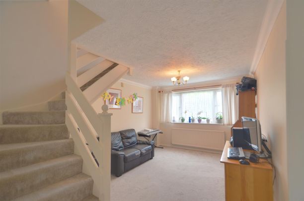 Aylsham Drive, Ickenham, UB10 - Photo 1