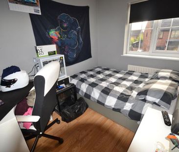 3 bedroom terraced house to rent - Photo 3