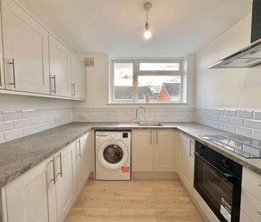 Willow Way, Farnham, Surrey, Surrey, GU9 - Photo 6