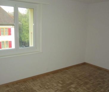 Joli appartement de 4 pièces avec balcon et ascenseur - Photo 4