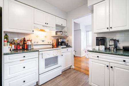 A BEAUTIFUL SPACIOUS HOME IN CAPE HORN, COQUITLAM - Photo 5