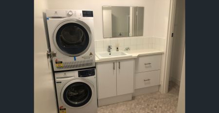 2 x 1, fully furnished, in quiet Complex, close to transport, shops and the beach - Photo 2