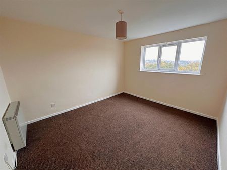 2 bedroom Flat To Let - Photo 5