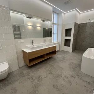 Großzügige und moderne 4-Zimmer-Altbauwohnung mit hofseitigem Balkon zu mieten in 1010 Wien - Photo 2
