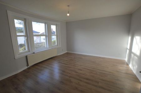 2 bedroom ground floor flat to rent - Photo 2