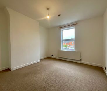 2 bedroom Mid Terraced House to let - Photo 6