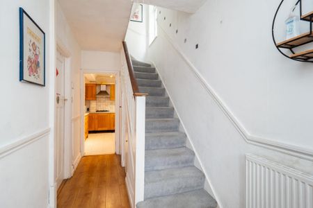 4 bedroom semi-detached house to rent - Photo 4