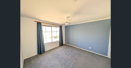 Beautifully presented Large 4x2 Family Home! - Photo 2