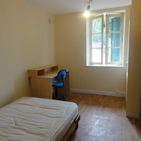 Location Appartement 1 pièce Meublé 25m² LE CREUSOT 71200 - Photo 1