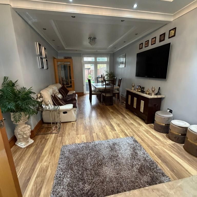 4 bedroom terraced house to rent - Photo 1