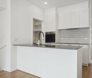 Modern Elegance and Everyday Convenience - Photo 1