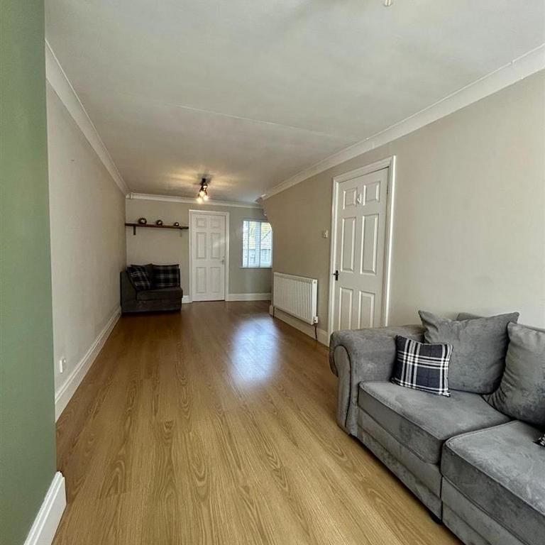 3 bedroom end of terrace house to rent - Photo 1