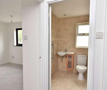 Herongate, Shoeburyness, Essex, SS3 - Photo 6