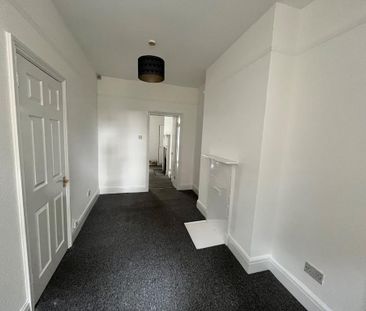3 bedroom flat to rent - Photo 2
