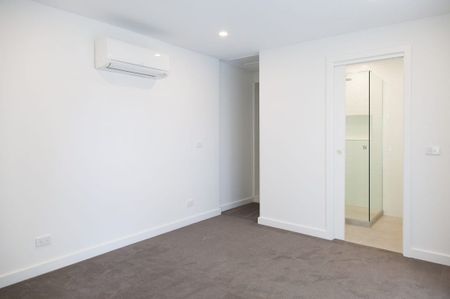 Register to Inspect // Renovated Family Home Located in the Heart of Footscray - Photo 3