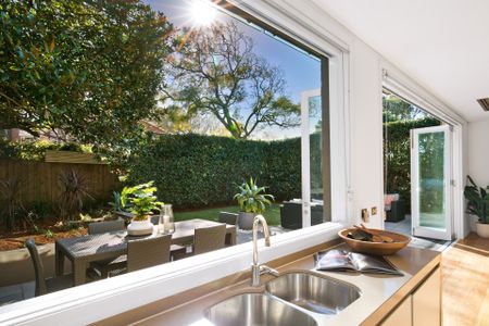 Gorgeous Character Home - Conveniently Located - Photo 3