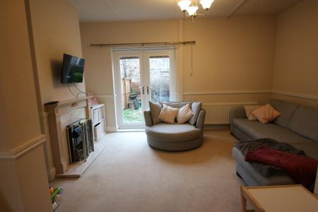 2 bedroom terraced house to rent - Photo 2