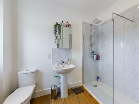 3 bedroom semi-detached bungalow to rent - Photo 5