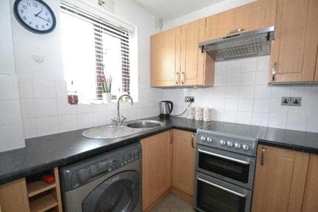 Studio Plus Henham Court, Mowbrays Road Romford, Romford, RM5 - Photo 2