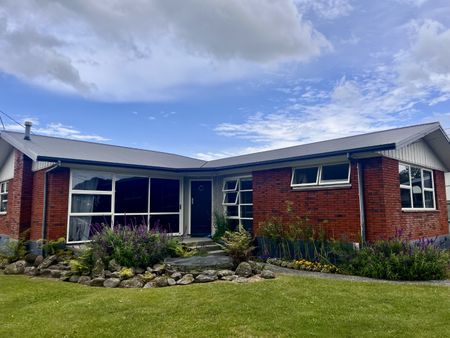 This charming home offers comfort, convenience, and a warm, welcoming atmosphere from the moment you arrive. - Photo 5