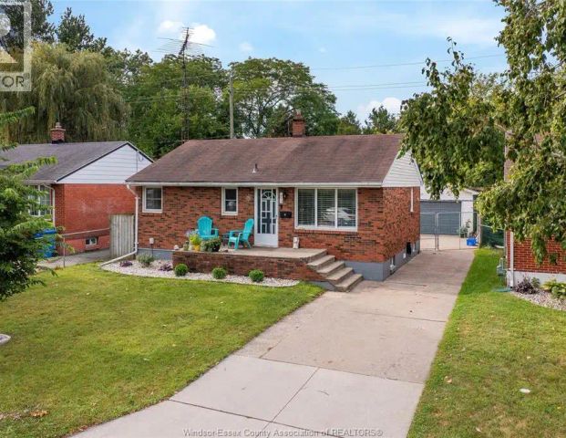 1215 CHAPPELL — 4 Bedroom - Photo 1