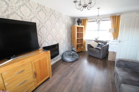 4 bedroom detached house to rent - Photo 2