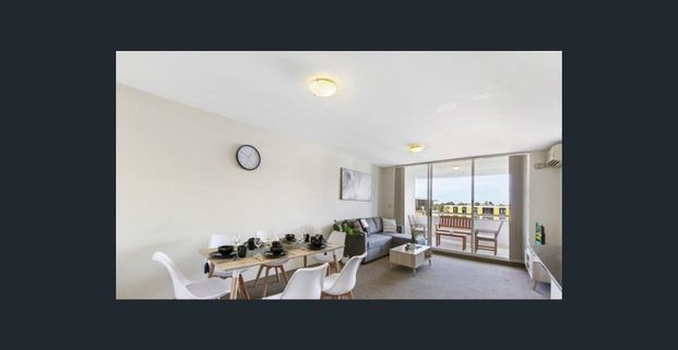 Modern 2 Bed Apartment Next To Station - Photo 1