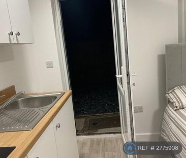 1 bedroom in a house share to rent - Photo 6