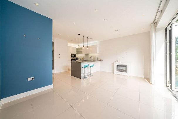 4 bedroom end of terrace house to rent - Photo 1