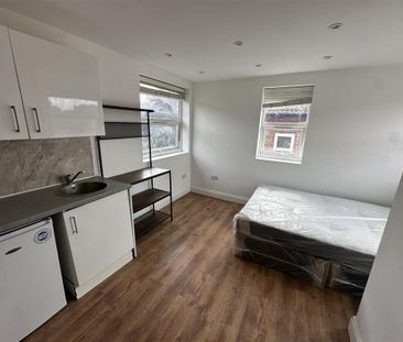 Studio to rent - Photo 3