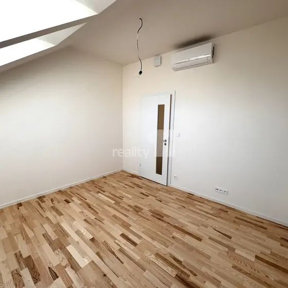 Pronájem bytu 2+kk/B, 65 m - Fotografie 1