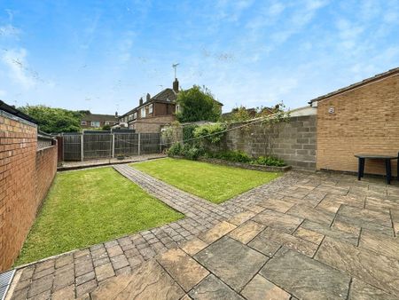 3 bedroom semi-detached house to rent - Photo 5