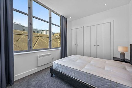 A newly refurbished one bedroom apartment in a convenient City location - Photo 5