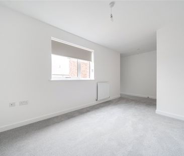 3 bedroom terraced to rent Elder Drive, Houghton Regis, Dunstable, ... - Photo 3