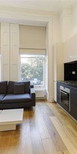 A bright furnished studio apartment overlooking the beautiful Lennox Gardens. - Photo 3