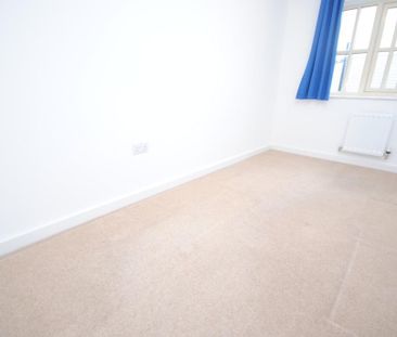 4 bedroom semi-detached house to rent - Photo 5