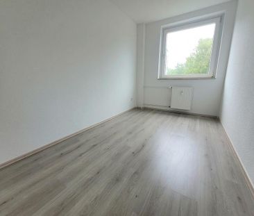 Aussicht über Freisenbruch! Helle 4-Zimmer-Wohnung mit Balkon! - Photo 1