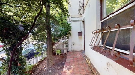 Beautiful House In The Perfect Location! - Photo 5