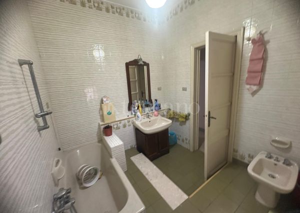 Casa a Messina in Via Cesare Battisti Messina, Battisti - Avignone