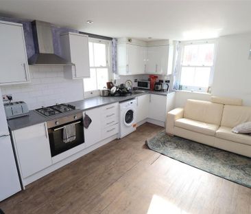 House share to rent - Photo 2