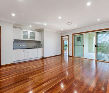 Hilltop Family Abode - Photo 3