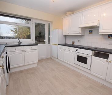 2 bedroom maisonette to rent - Photo 4